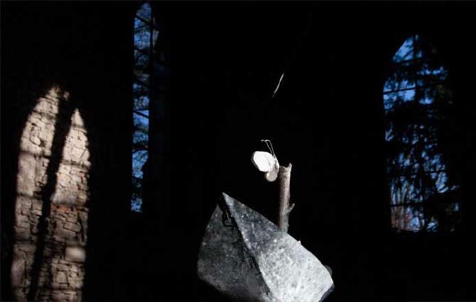 Bildcollage Kapelle in Dunkelheit